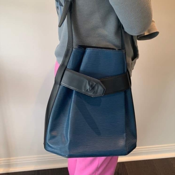 AUTHENTIC Louis Vuitton Sac D'epaule - Picture 3 of 4